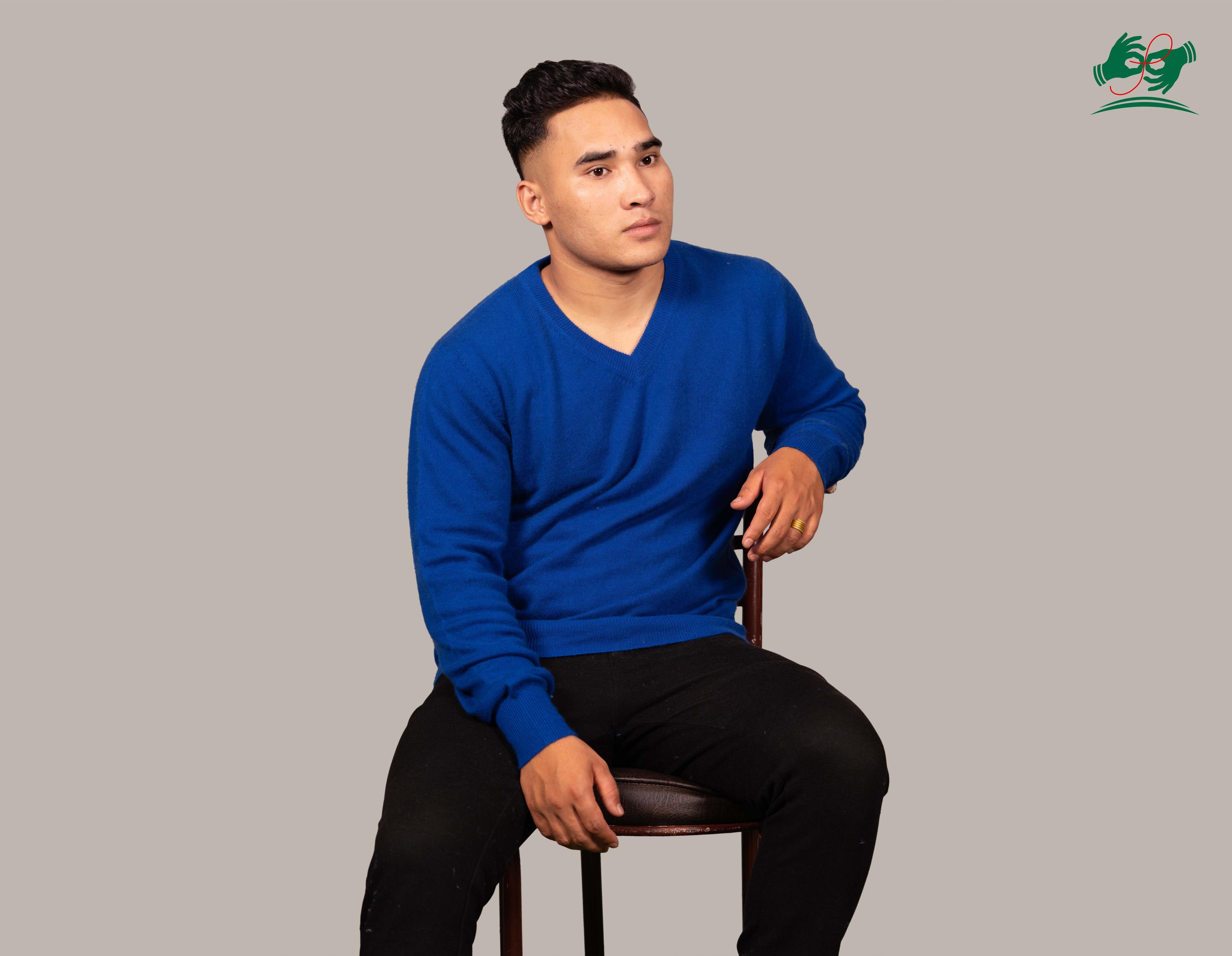 Pure Cashmere Sweater For Men - V Neck Design